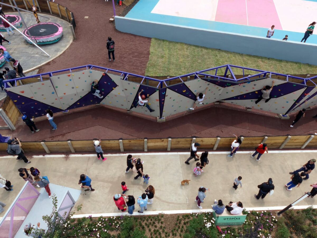 Muro de escalar en la Utopía Cen Tlalli de la CDMX