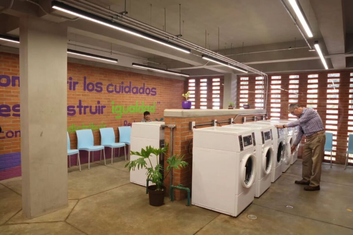 Lavandería pública en la Utopía Cen Tlalli