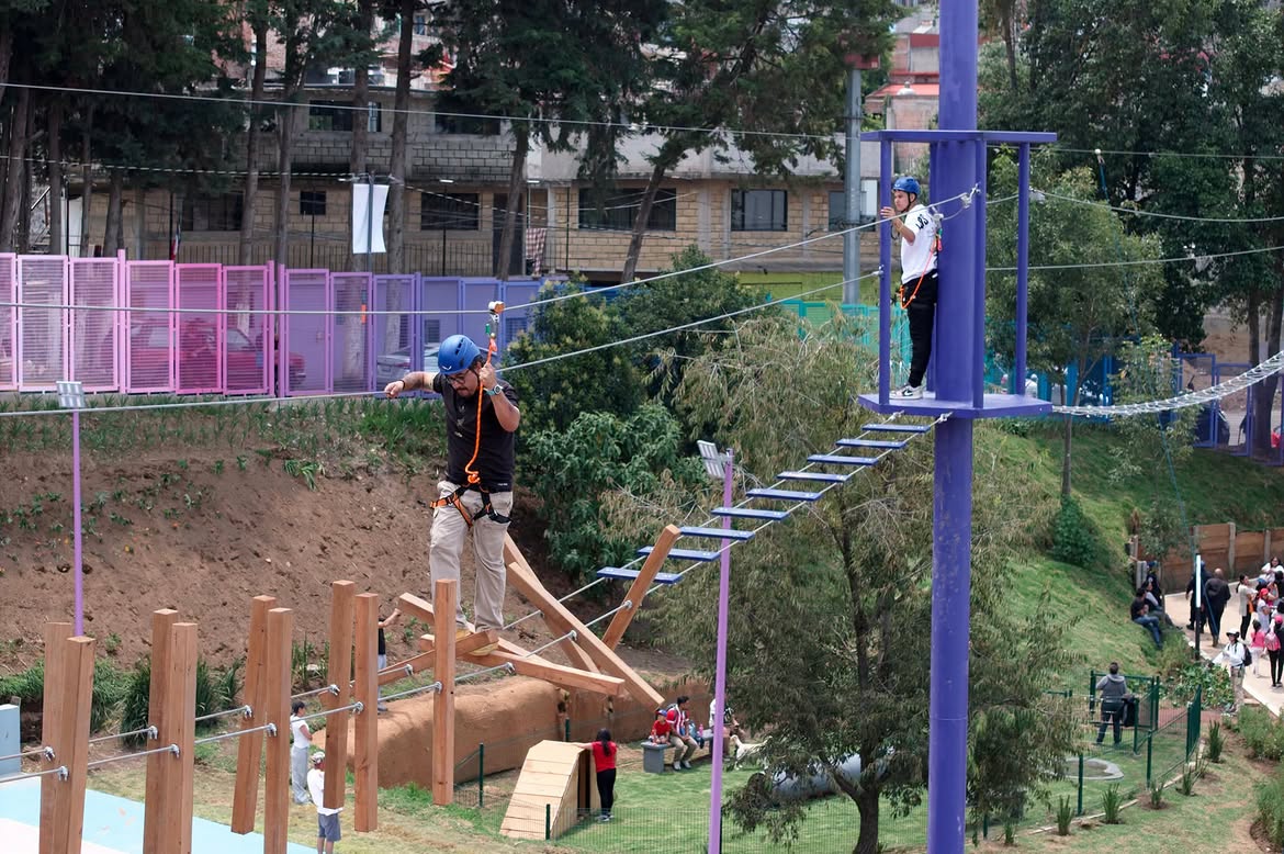 Tirolesa en la Utopía Cen Tlalli en la CDMX