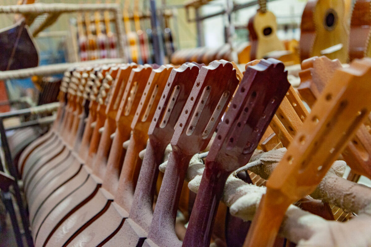 guitarras en fila 