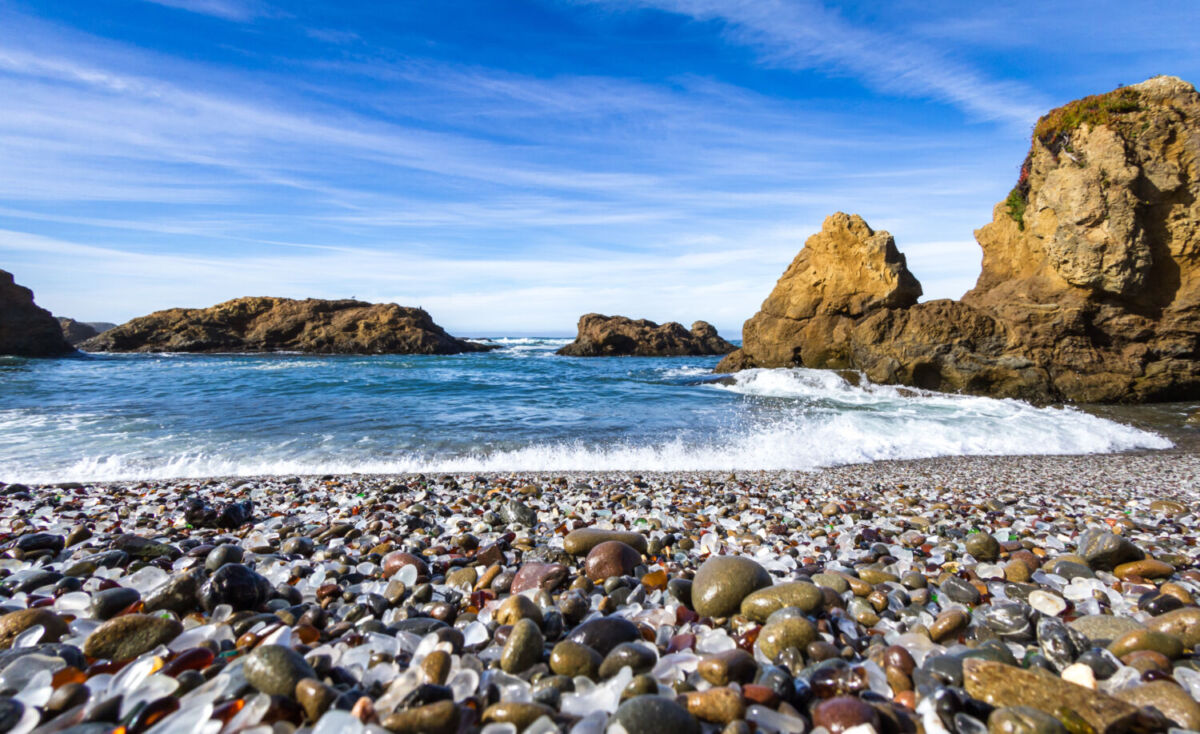 playa con 'arena de vidrio' 
