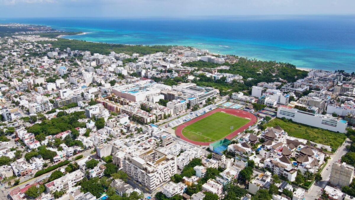 ciudad con playa en playa del carmen 