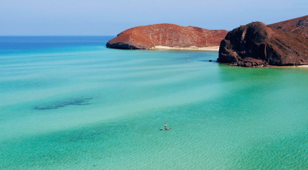 playa de balandra con agua cristalina de día