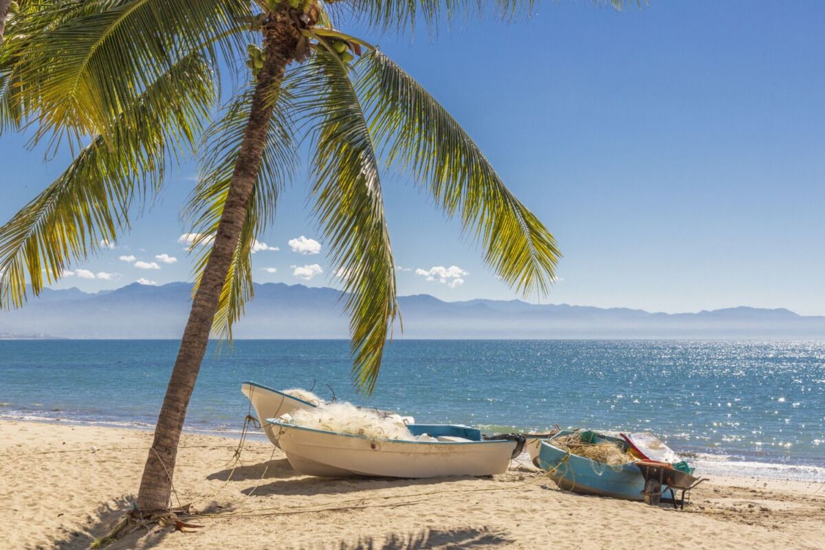 playas poco profundas en bahía de banderas en nayarit