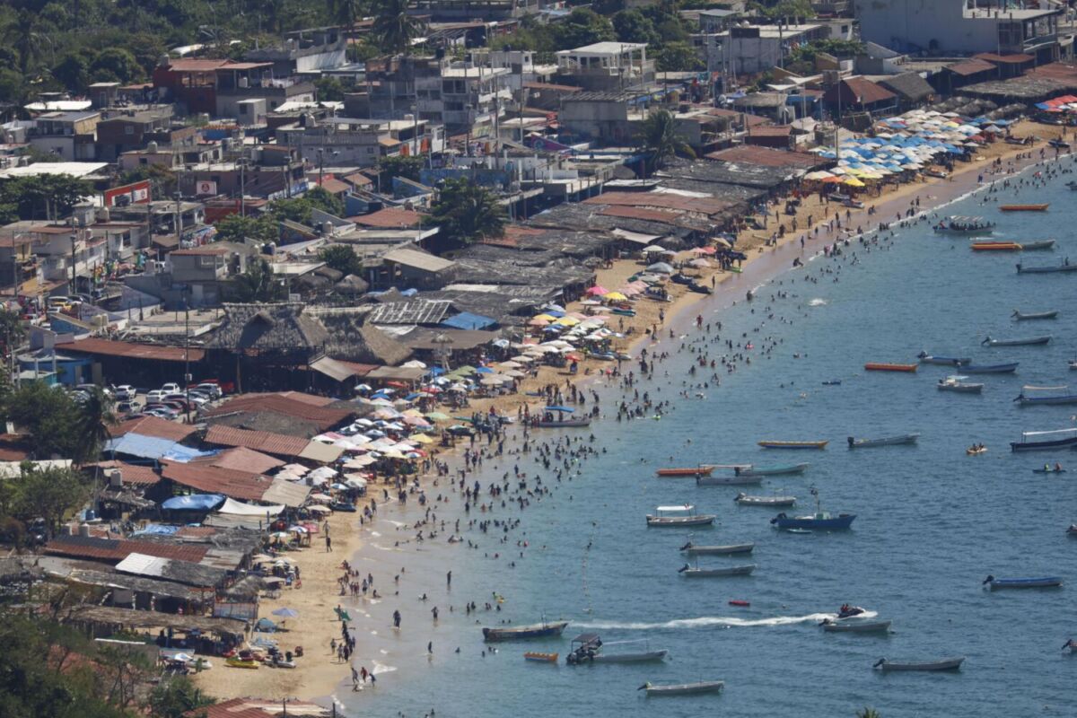 Playa de puerto Marqués en Acapulco