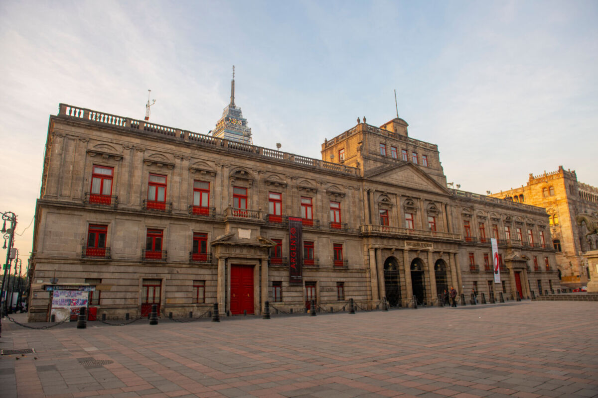 fachada del Palacio de Minería, en CDMX