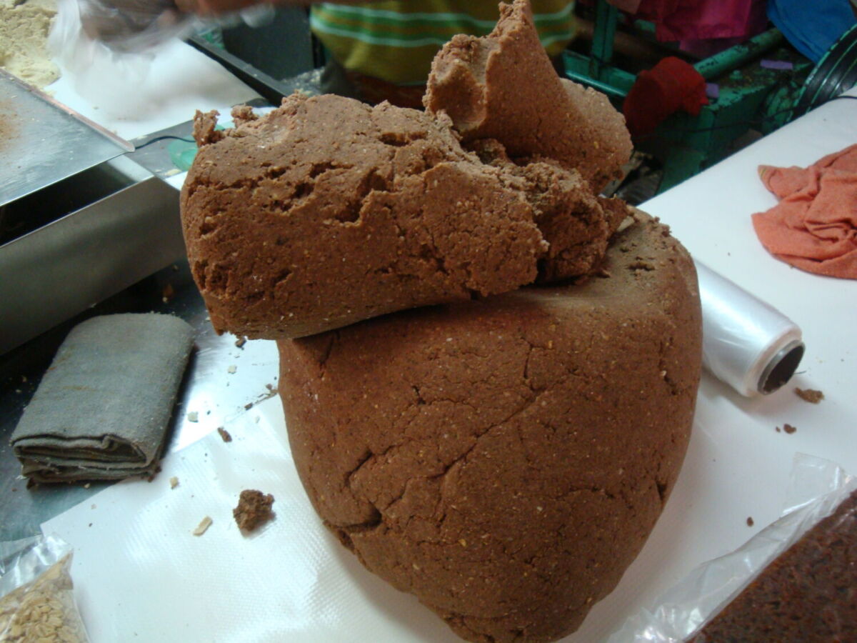 Masa de maíz con cacao para preparar pozo