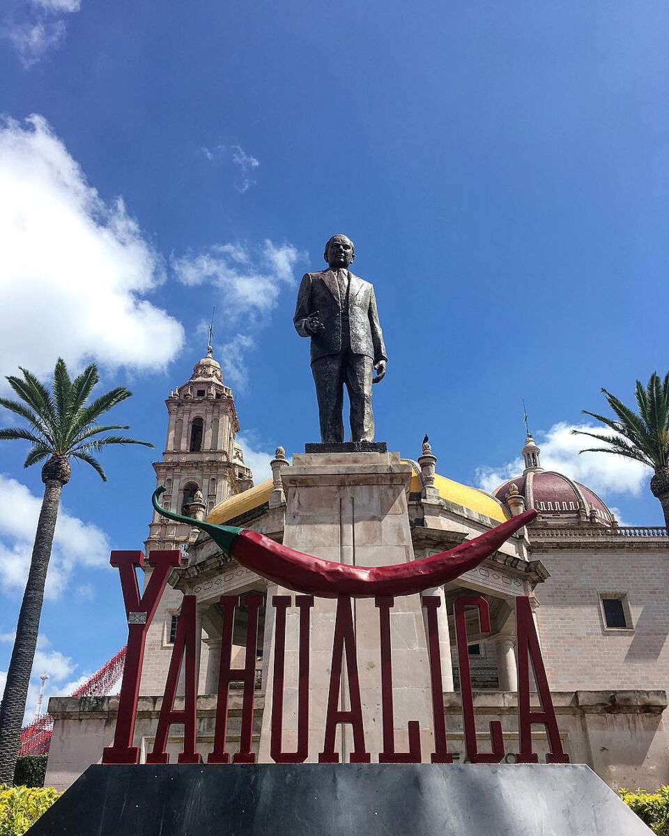estatua en un pueblo mexicano
