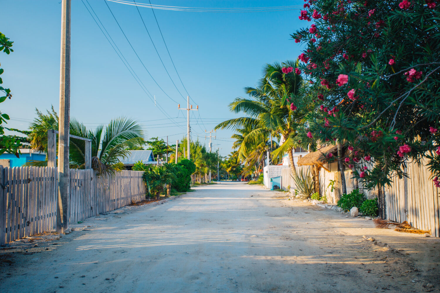 El mini pueblo que escapó del turismo masivo: sus playas siguen tranquilas para nadar y bucear El mini pueblo que escapó del turismo masivo: sus playas siguen tranquilas para nadar y bucear