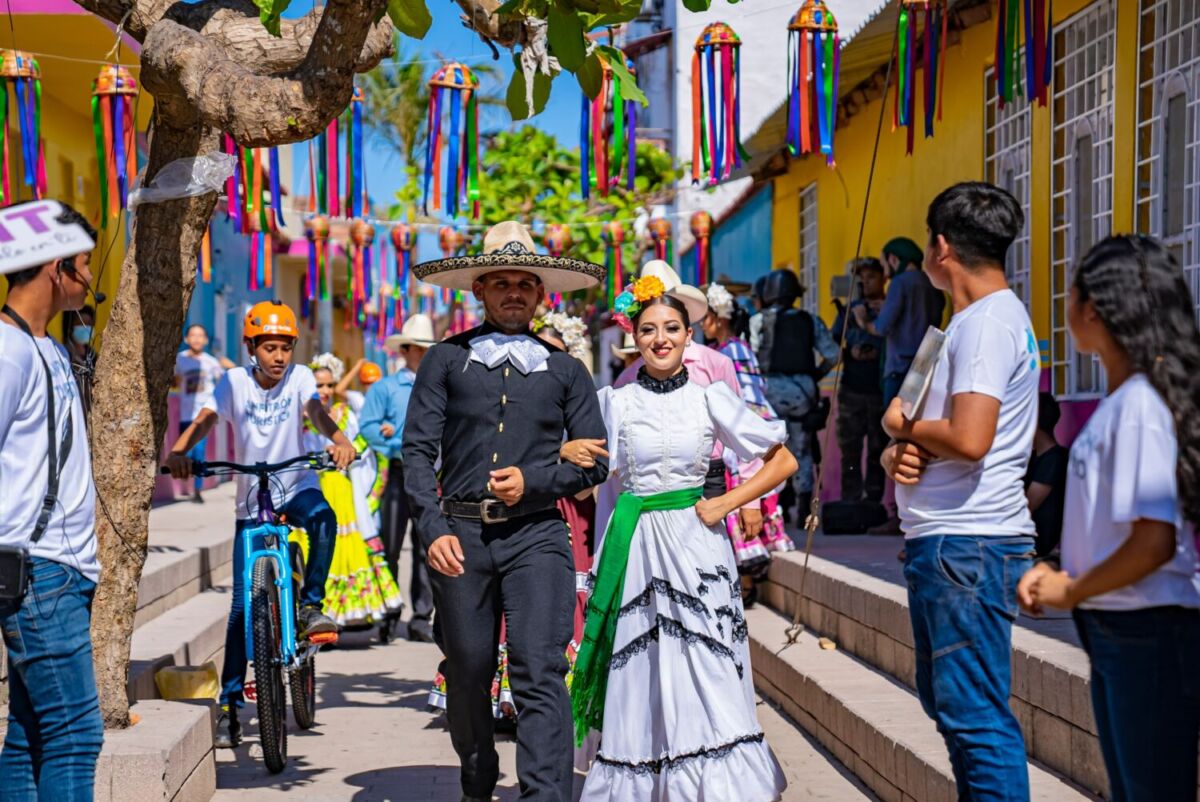 Grupo de bailarines en la isla de Mexcaltitan, Nayarit