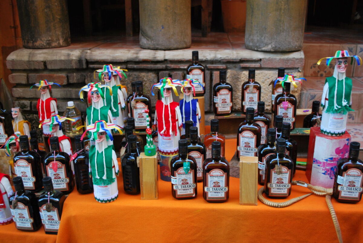 Botellas de Charanda de la marca Tarasco