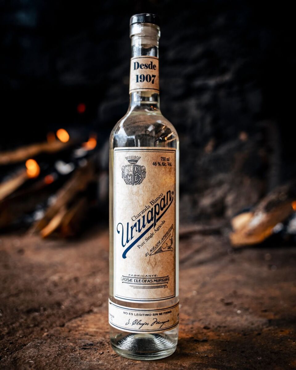 Botella de Charanda blanco marca Uruapan