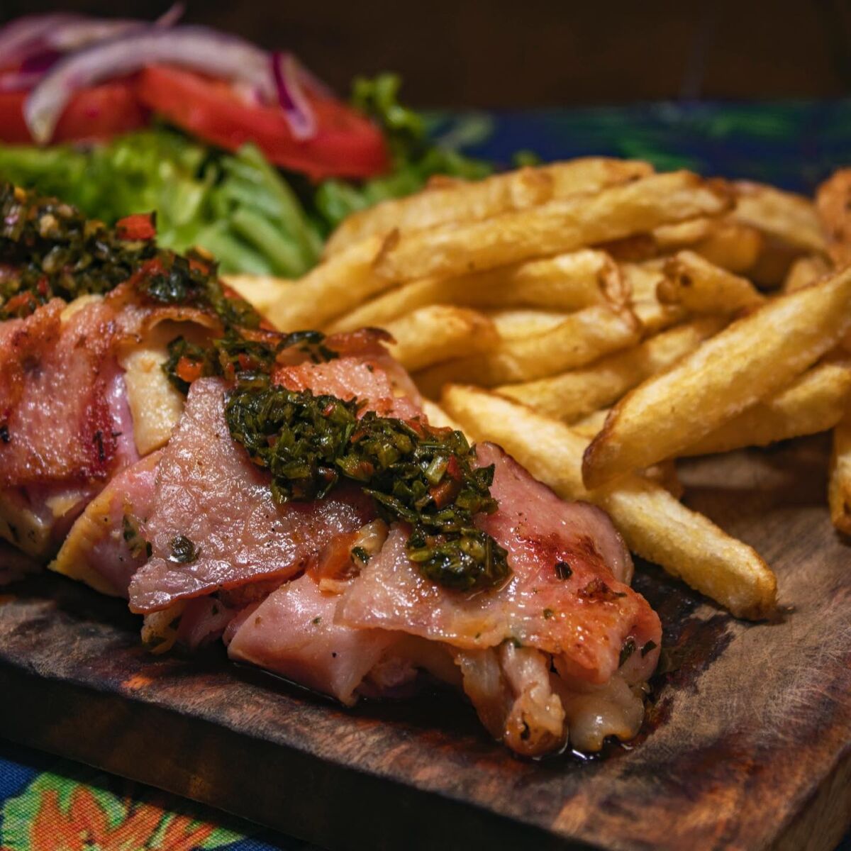 platillo latinoamericano con papas