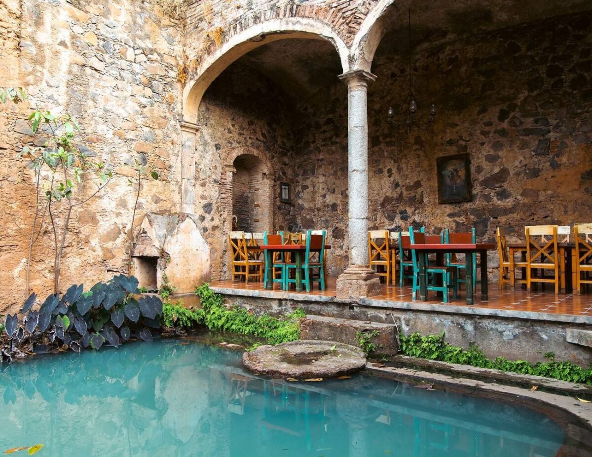 El restaurante más hermoso de Jalisco donde comes entre ruinas y manantiales