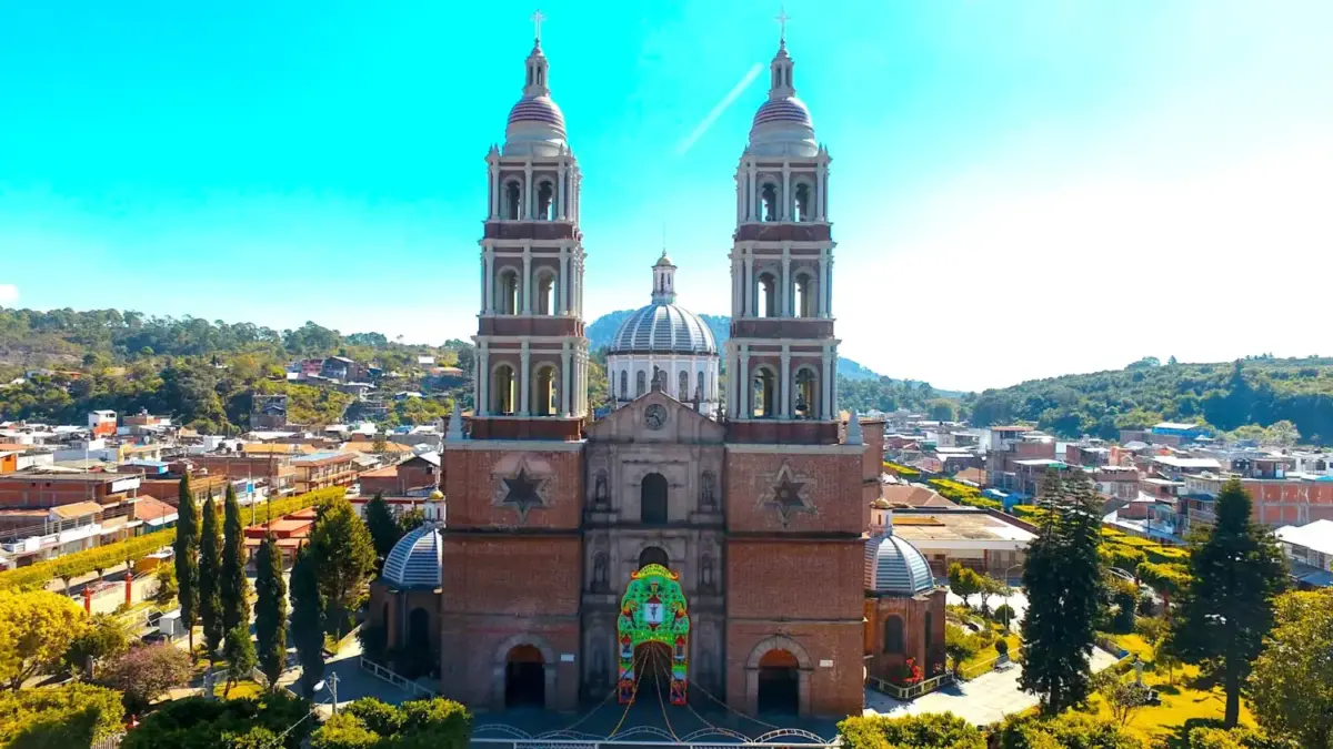 iglesia del señor de los milagros nuevo san juan de parangaricutiro