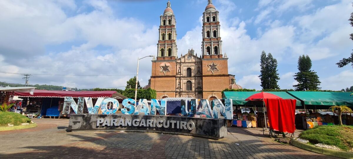 pueblo de nuevo san juan de parangaricutiro en Michoacan