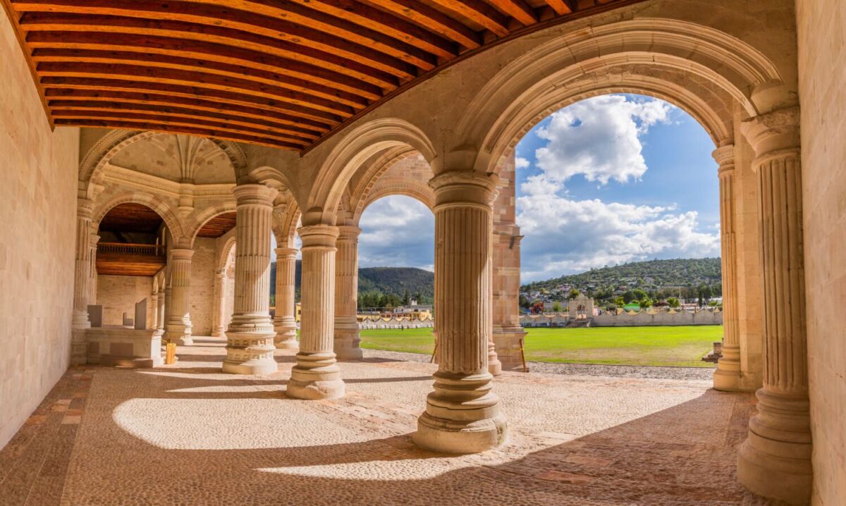 columnas de un antiguo convento 