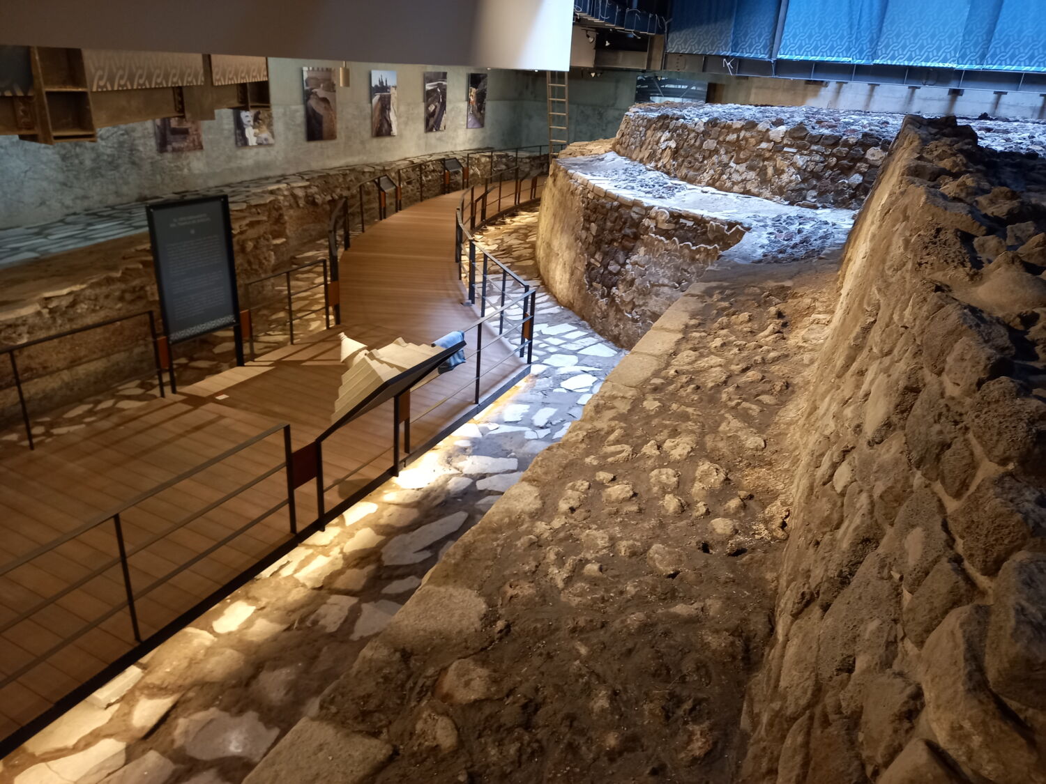 Normalmente solo pasan los investigadores, pero por este mes podrás entrar al Templo de Ehécatl debajo del Centro Histórico Normalmente solo pasan los investigadores, pero por este mes podrás entrar al Templo de Ehécatl debajo del Centro Histórico