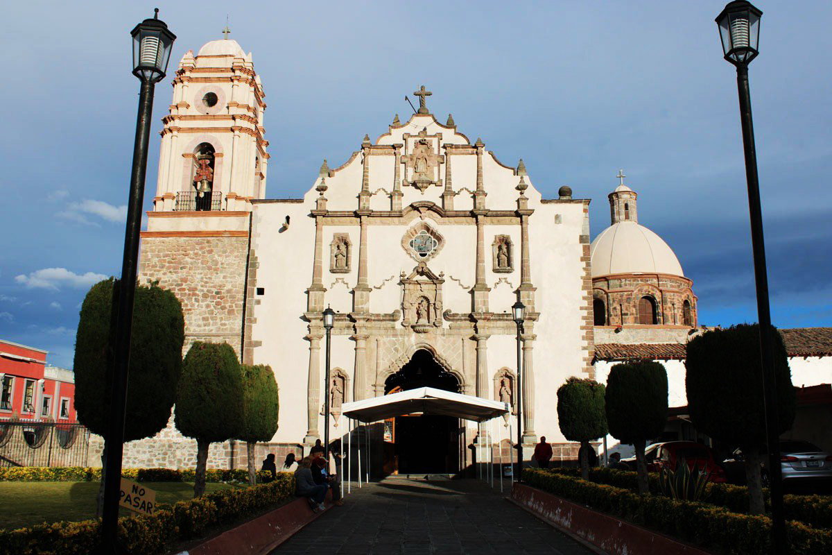 fachada de la Parroquia de la Asunción en tenango del Valle
