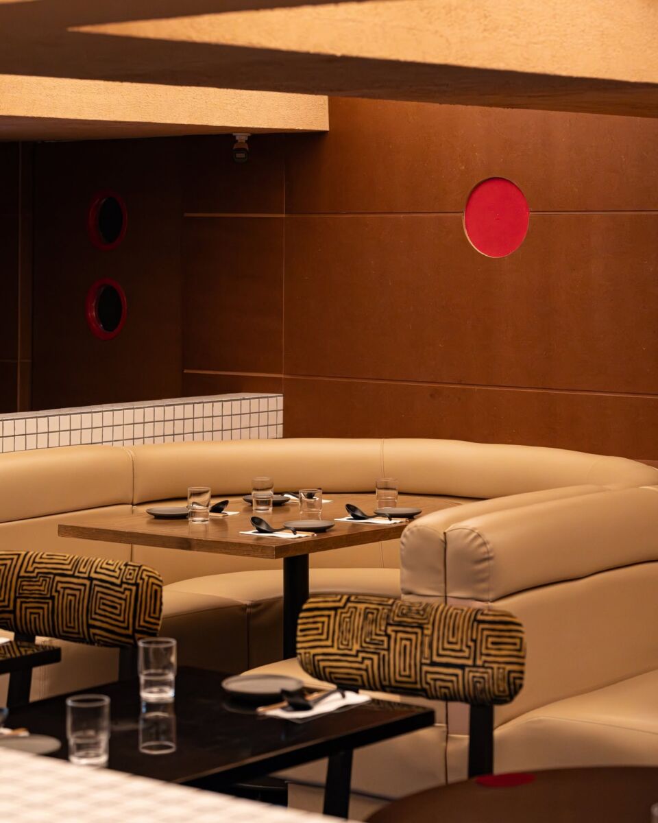 Mobiliario del restaurante Tonchin en la CDMX
