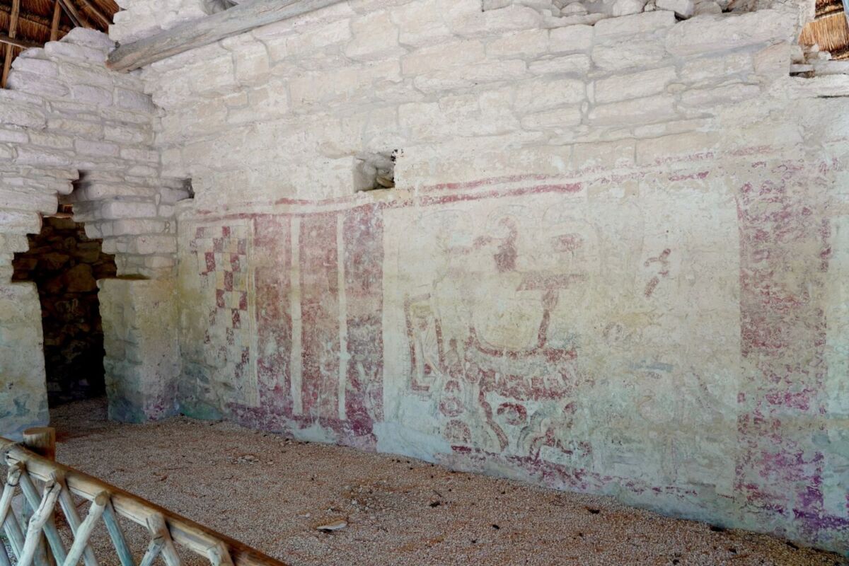Mural maya en la zona arqueológica de Xel Há 