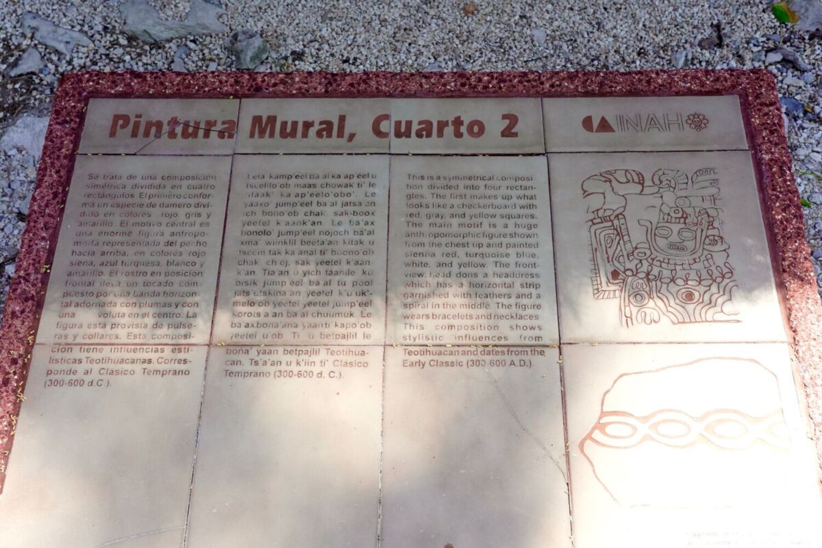 Señalética de un mural maya en la Zona arqueológica de Xel Há