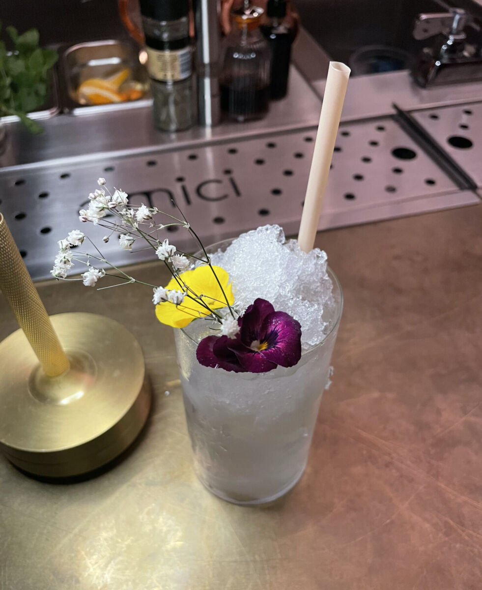 Cóctel Flowery Collins del Bar Amici