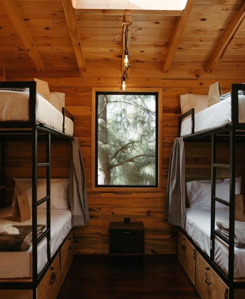 hostal en el bosque