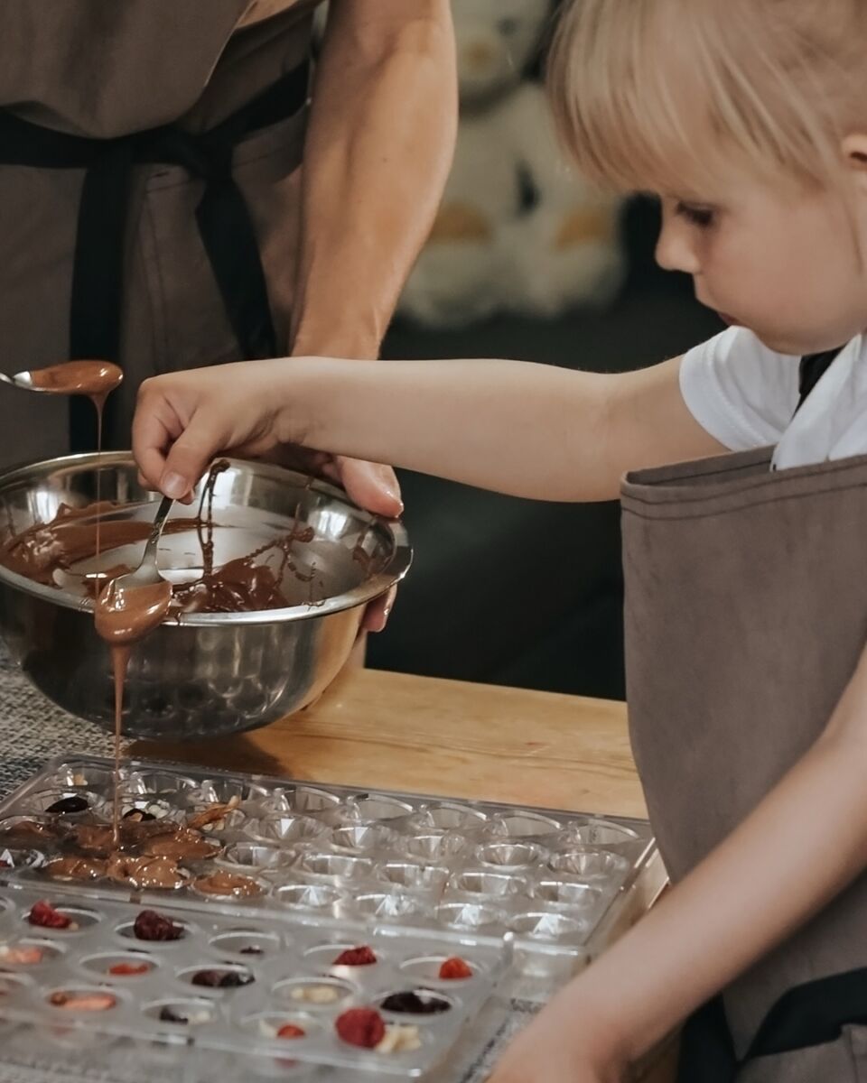 infancia en un taller de elaboración de chocolate en Choco Story