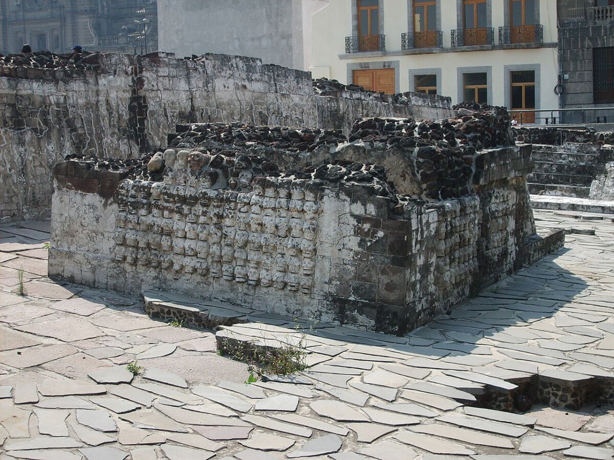 huei tzompantli de tenochtitlan en centro histórico