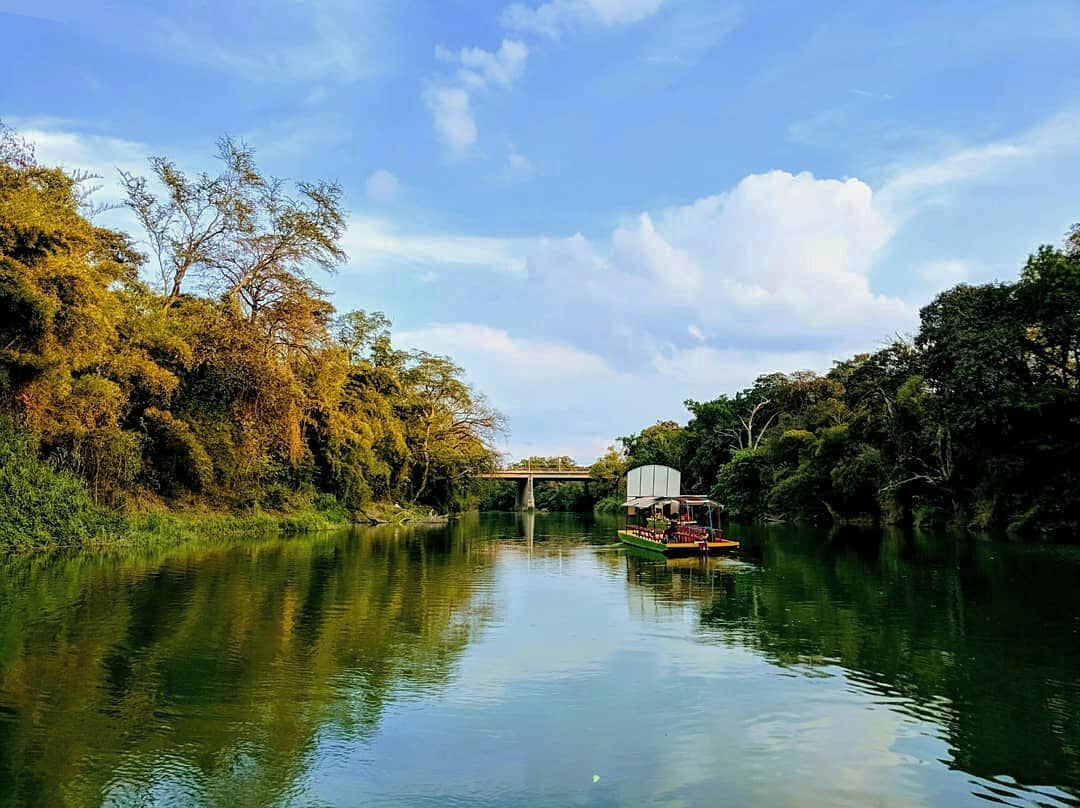 trajinera en río Tampaón en Ciudad Valles