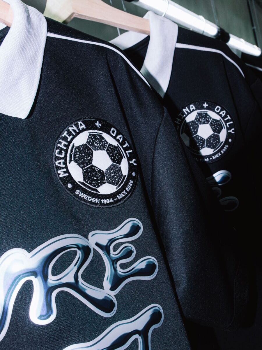 imagen de jerseys de futbol negros de Machina WT