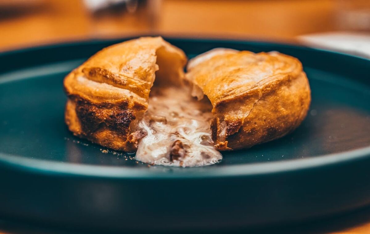 Empanada de quesos en Dante Brasa y Fuego 