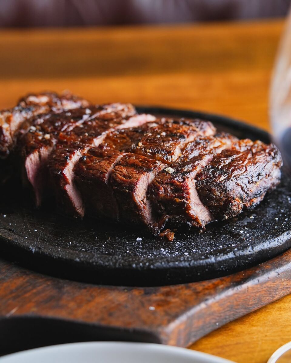 Trozo de carne en el restaurante Dante Brasa y Fuego en Polanco 