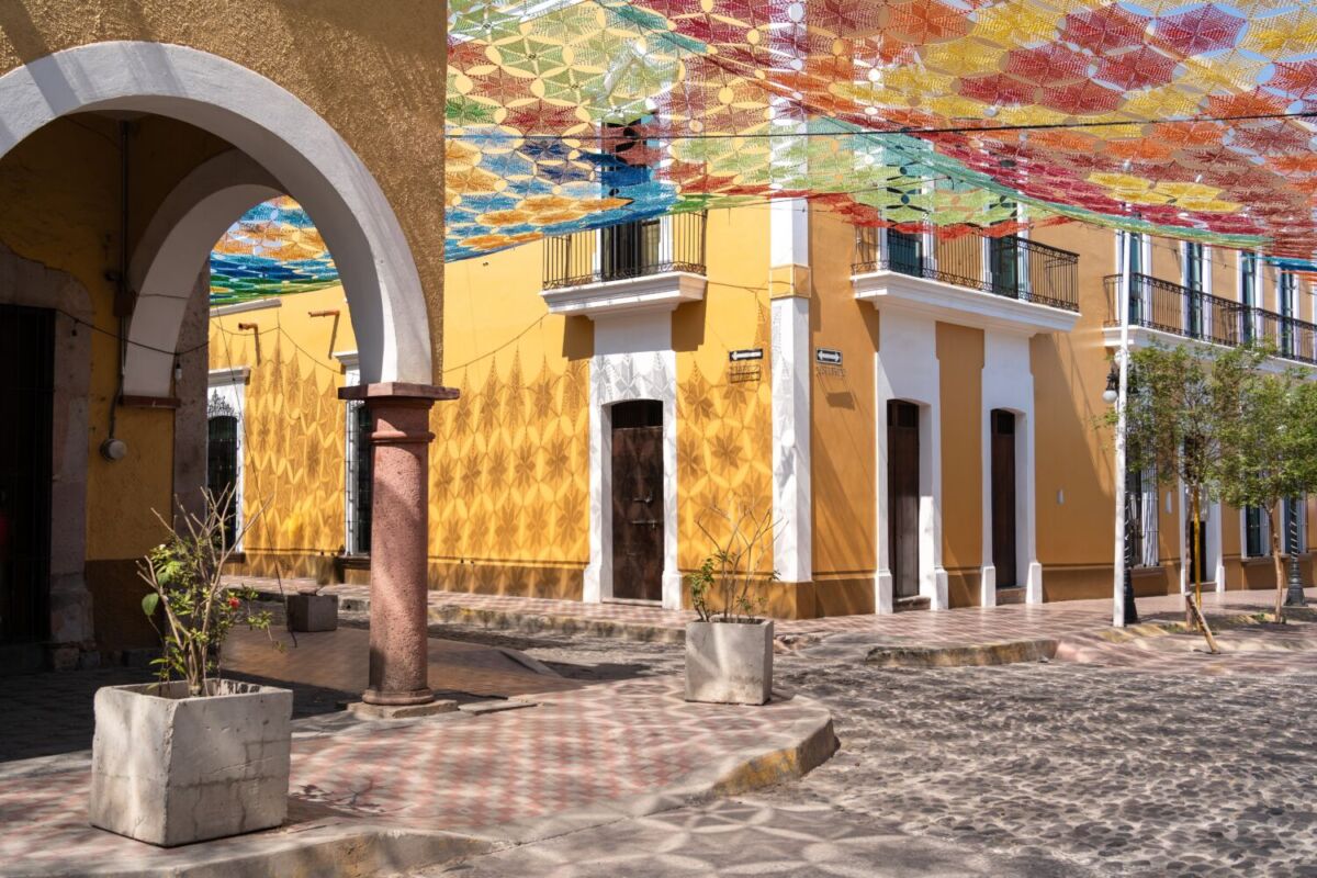 Este pueblo de crochet donde puedes comprar cosas tejidas muy bonitas por poco dinero