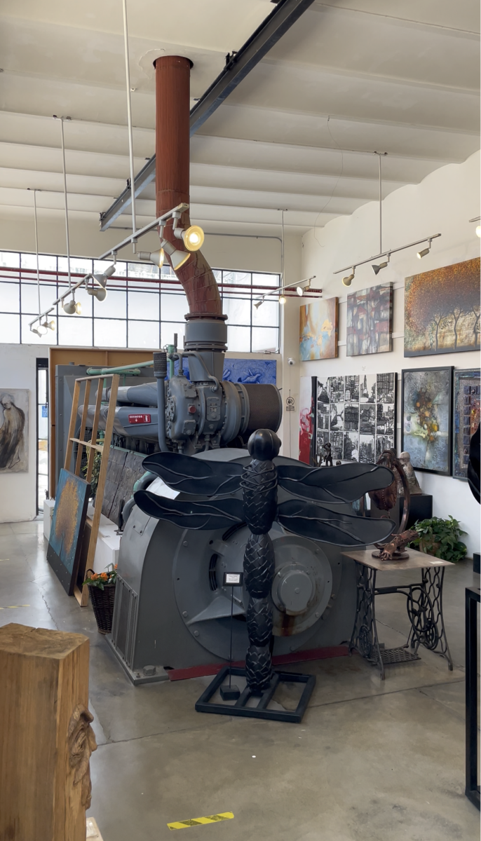 Antigua máquina textil en una galería de Fábrica La Aurora 