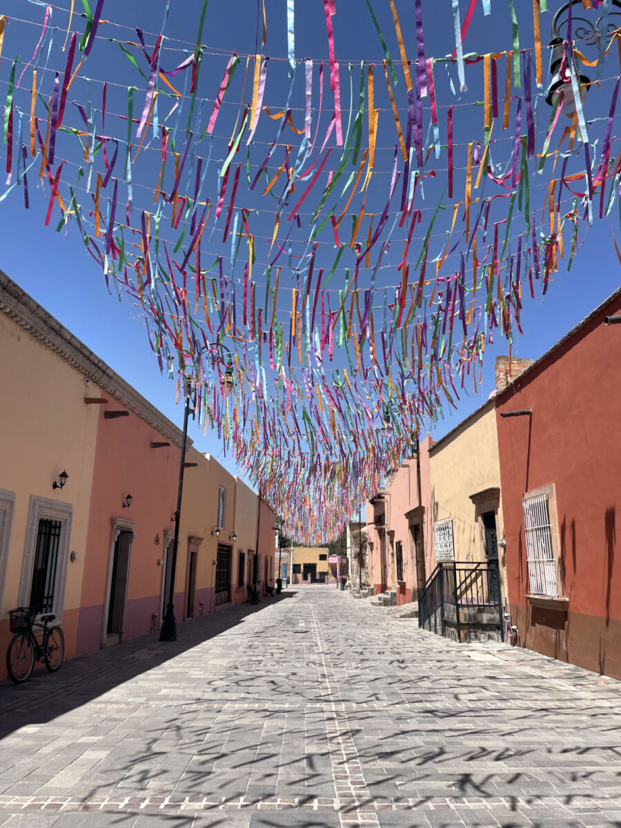Calle pintoresca del Pueblo Mágico de Jalpa de Cánovas