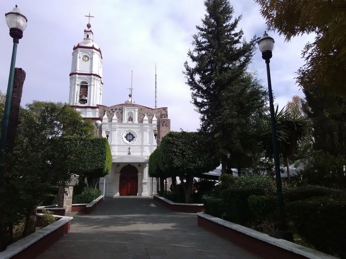 fachada de una parroquia 