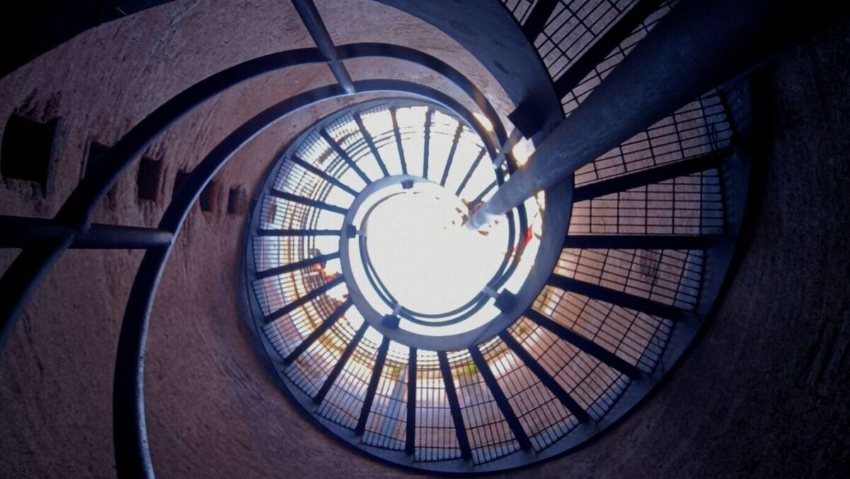 Escalera en caracol de edificio de piedra en veracruz