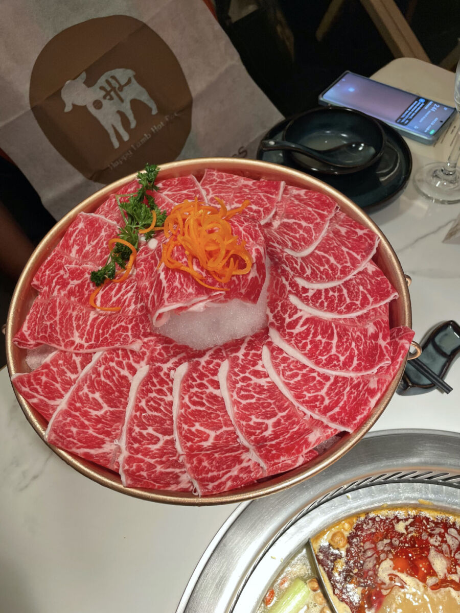 Cortes de cordero premium en la experiencia Happy Lamb Hot Pot en la CDMX