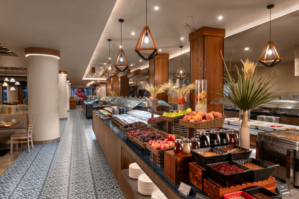 Restaurante Vela dentro del hotel Hilton Cancun Mar Caribe All-Inclusive Resort