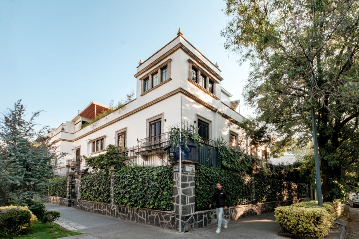 Fachada del Hotel Pug Seal Anatole France en Polanco
