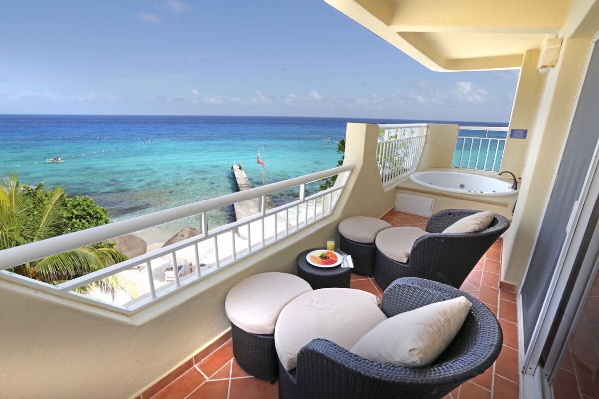 balcón de habitación con vista al mar 
