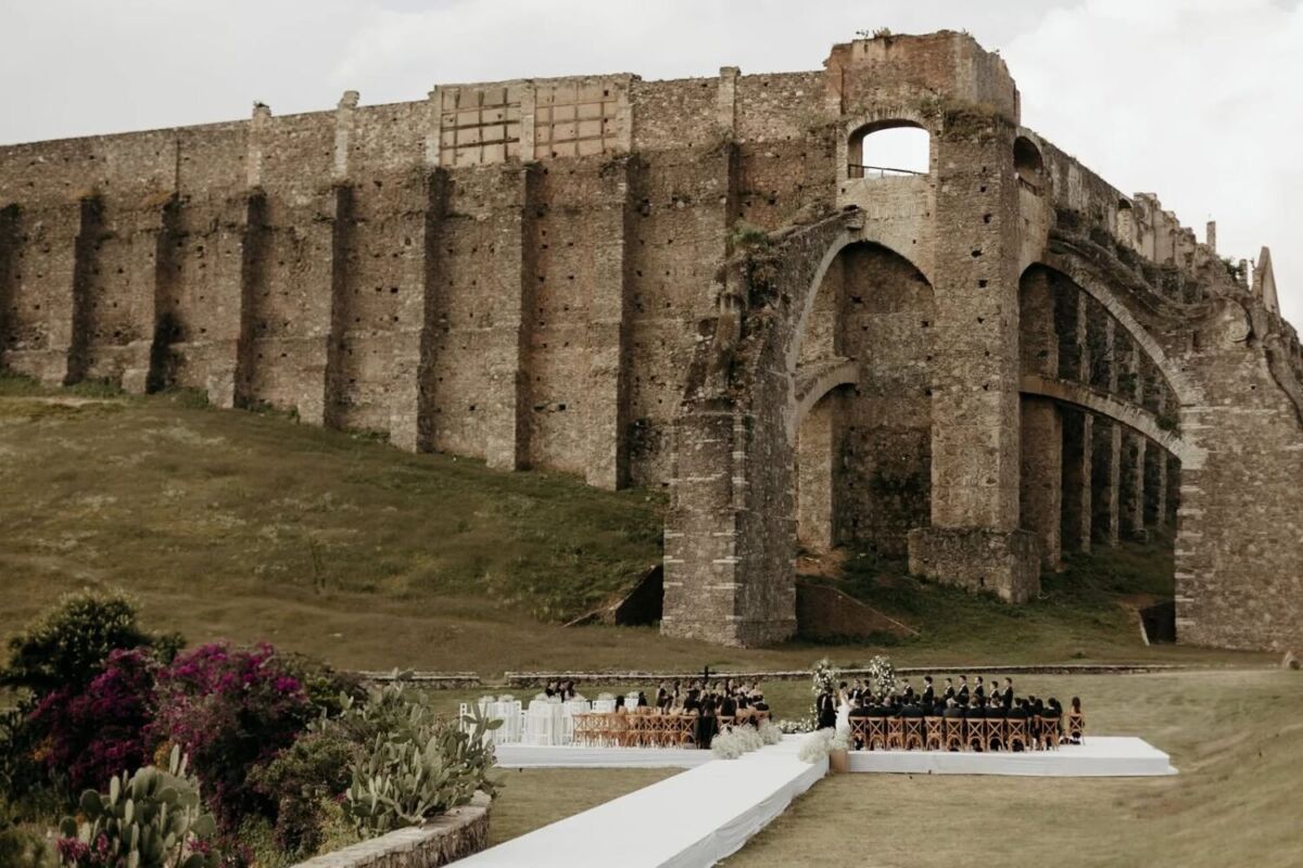 No me quiero casar, pero si lo hiciera sería en este castillo mexicano con una iglesia bañada en oro