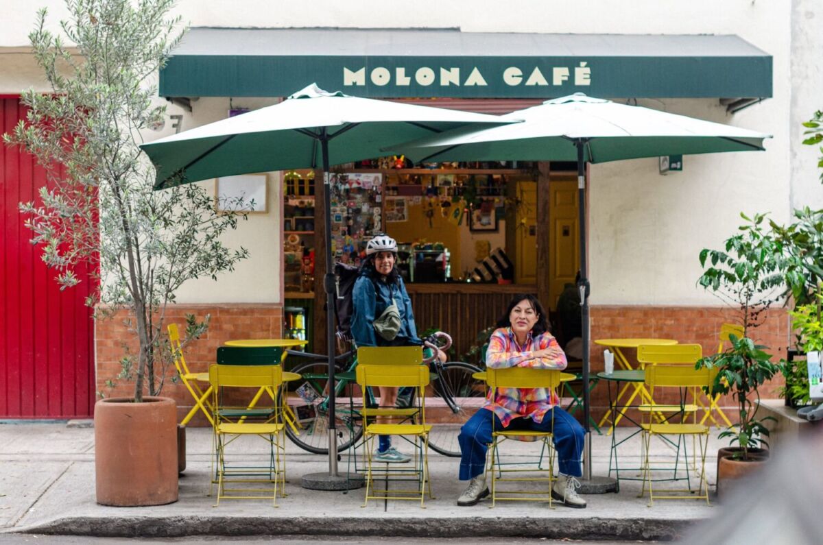 madre e hija en café molona en la doctores