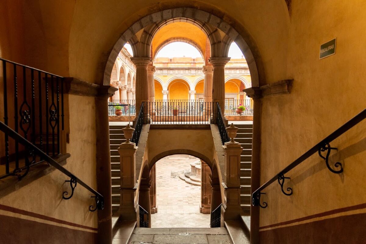 escaleras de un convento del siglo XVIII