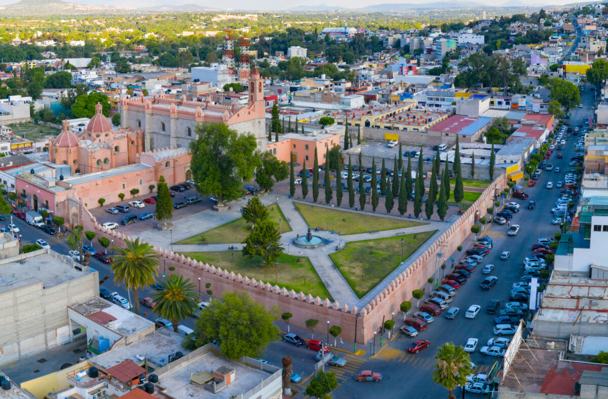 Barbacoa de borrego para desayunar y albercas calientes por la tarde en este pueblo a 1 hora y media de CDMX