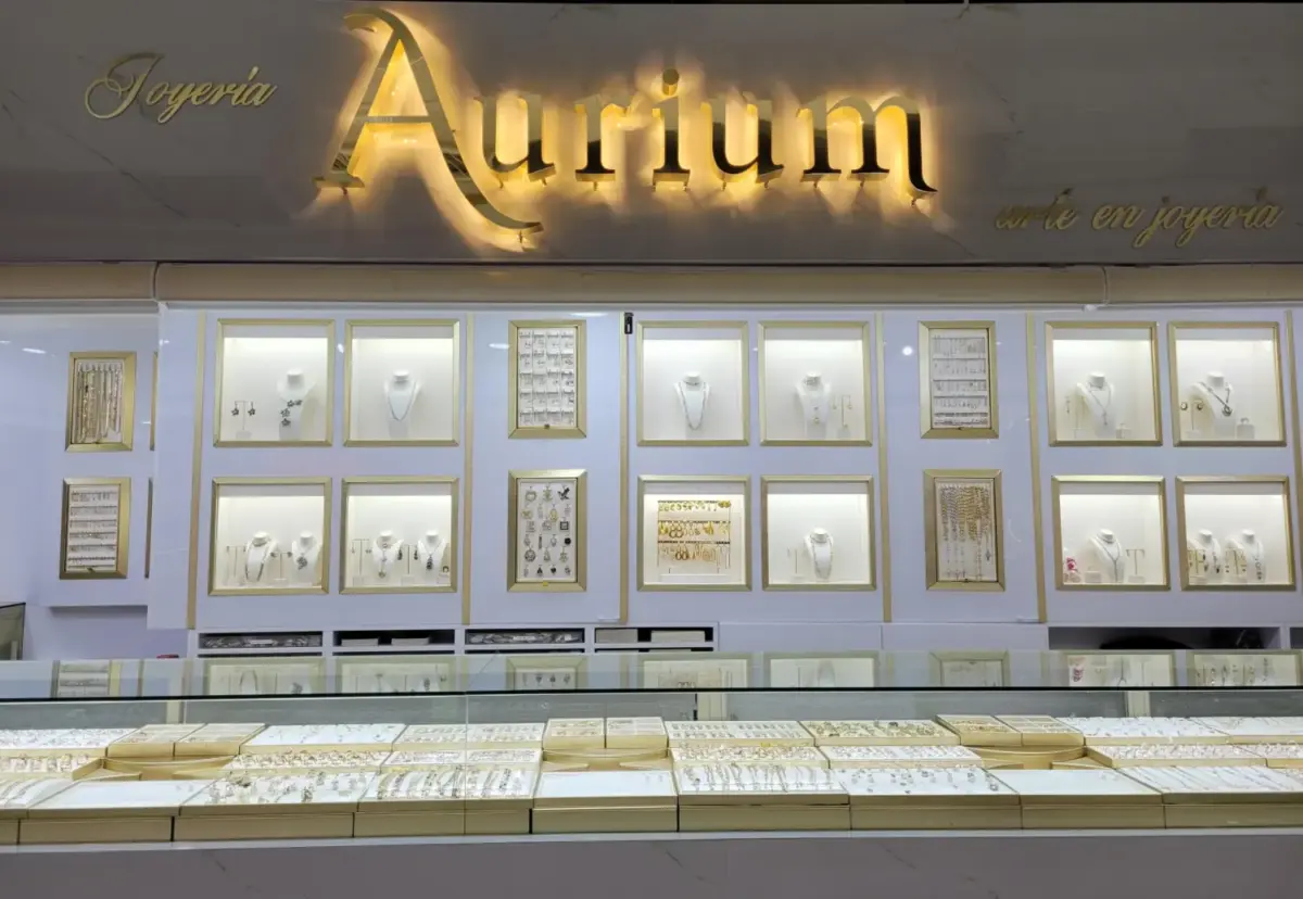 Aparador de la Joyería Aurim en Iguala, Guerrero 