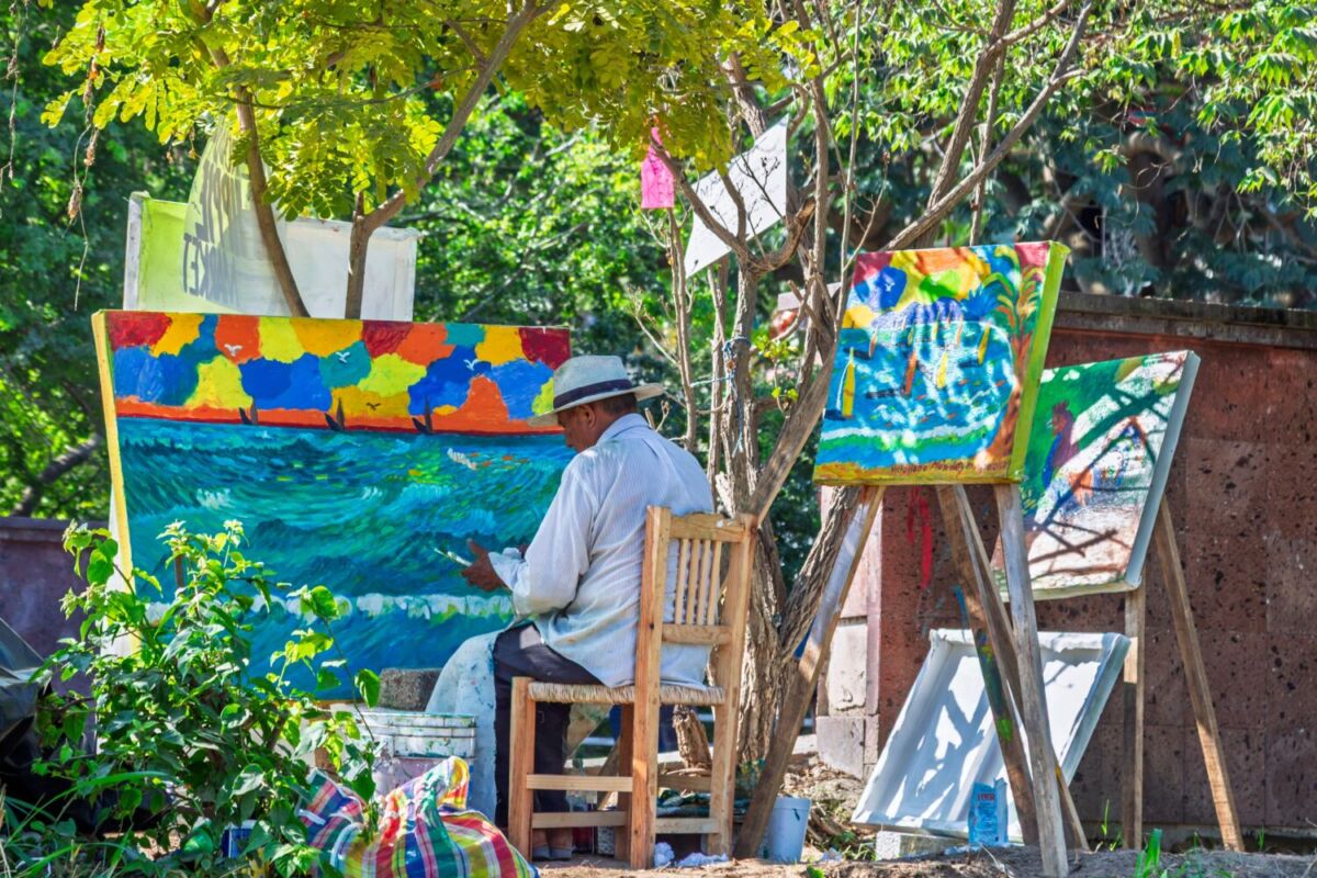 Cuadros desde $150 pesos en estos pueblos para comprar pinturas a mano y decorar tu casa sin IA