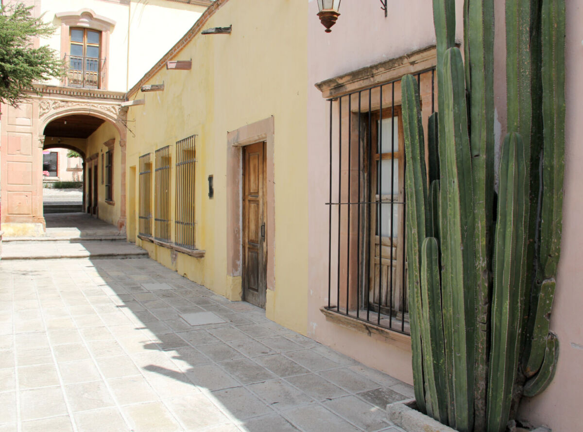 Coloridas casas coloniales en Mineral de Pozos